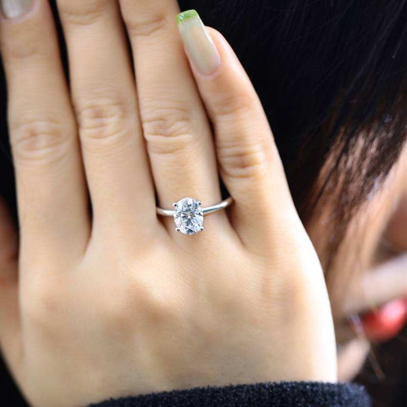 Classic蛋形S925银镀白金MoissaniteWomen's Ring2.0ctD级